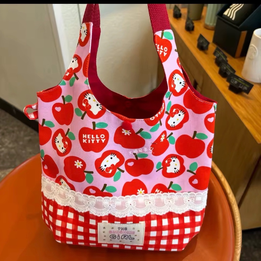 44-Cute Hello Kitty -Apple Print Tote Bag